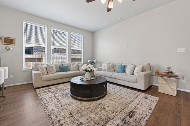 Building Photo - 32227 Cedar Crst Dr