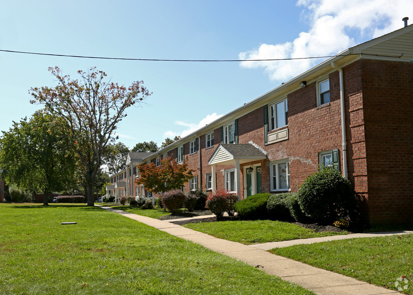 Primary Photo - Walnut Bay Apartments