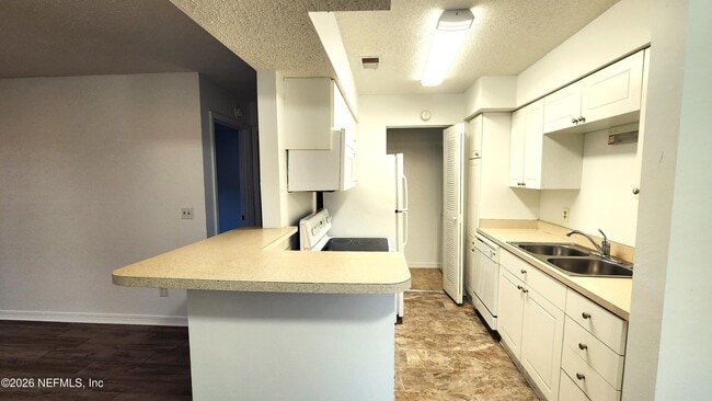 Building Photo - 10200 Belle Rive Blvd