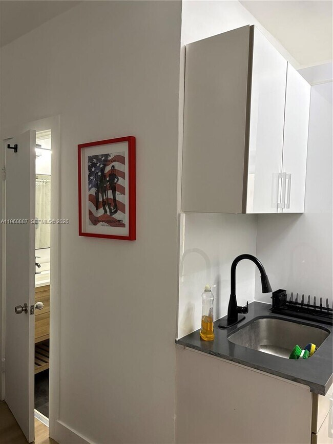 Building Photo - 1325 Meridian Ave