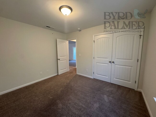 Building Photo - Move in Ready! Easy & Quick move-in process