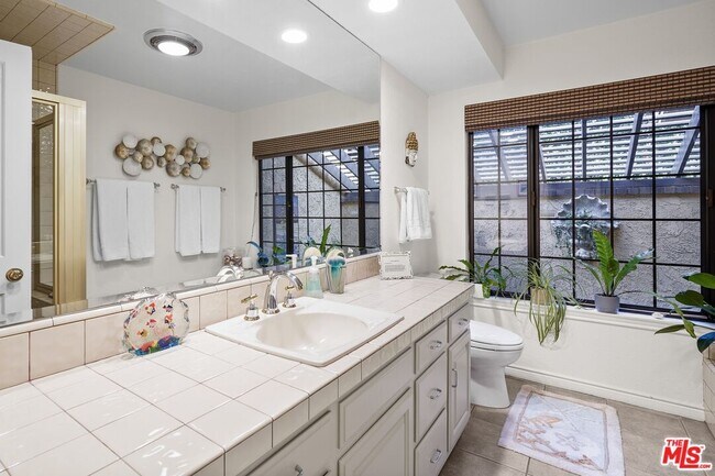 Building Photo - 4244 Avenida De La Encinal