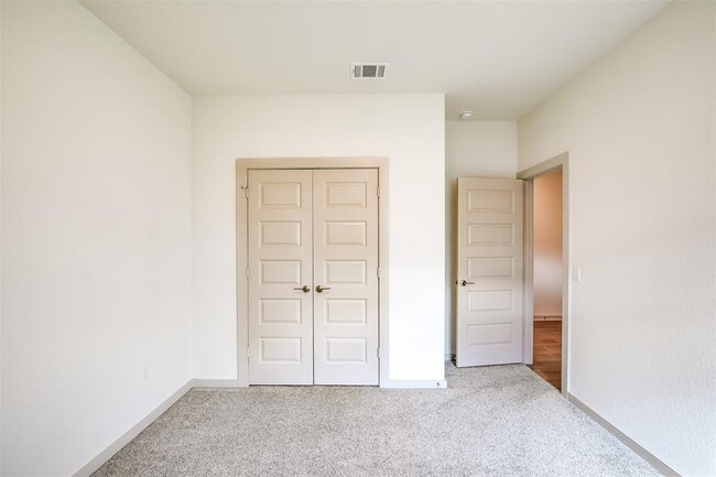 Building Photo - 400 Florenz Ln