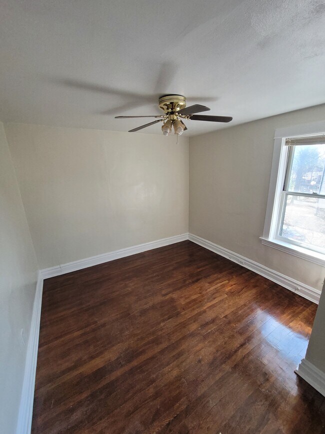 Building Photo - 5048 Devonshire Ave