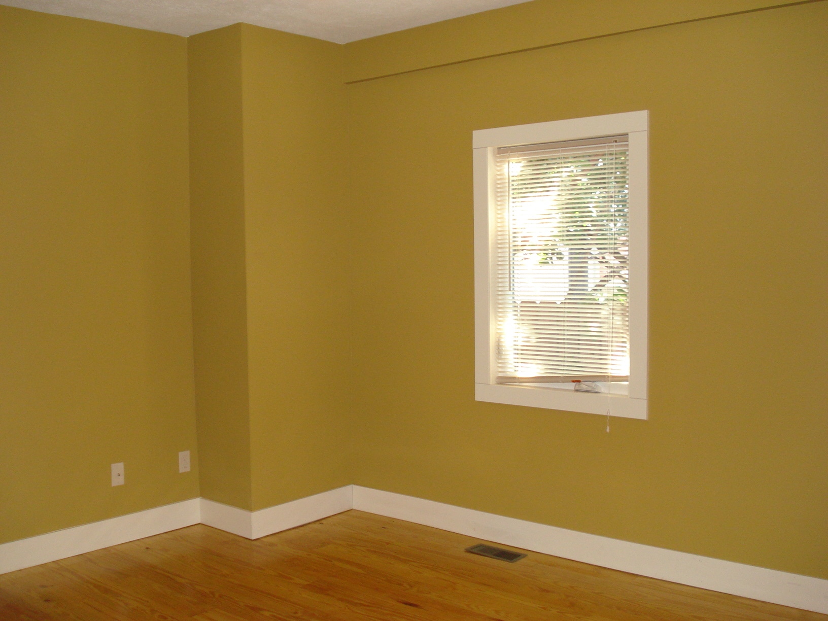 Building Photo - 832 Michigan St NE