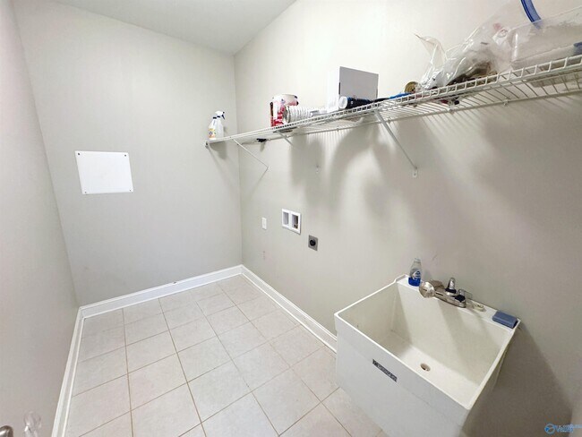 Building Photo - 120 James Parcus Cir