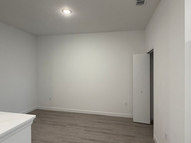 Building Photo - 368 Famagusta Dr