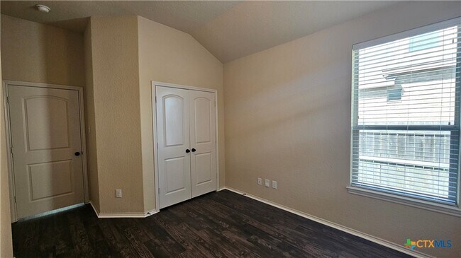 Building Photo - 538 Creekside Cir