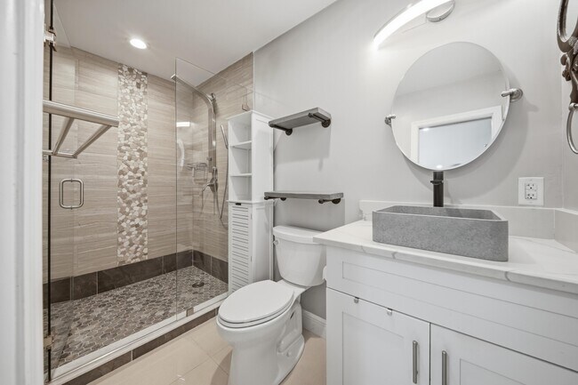 Building Photo - 5031 NE 23rd Terrace