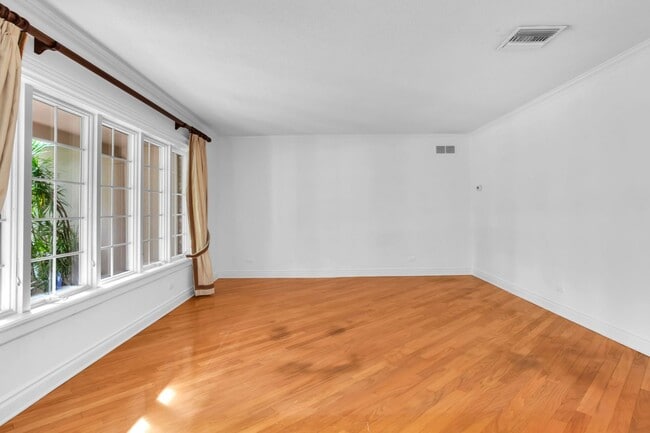 Building Photo - PENDING