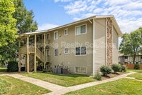 Building Photo - 2042 Gascony Parc Dr