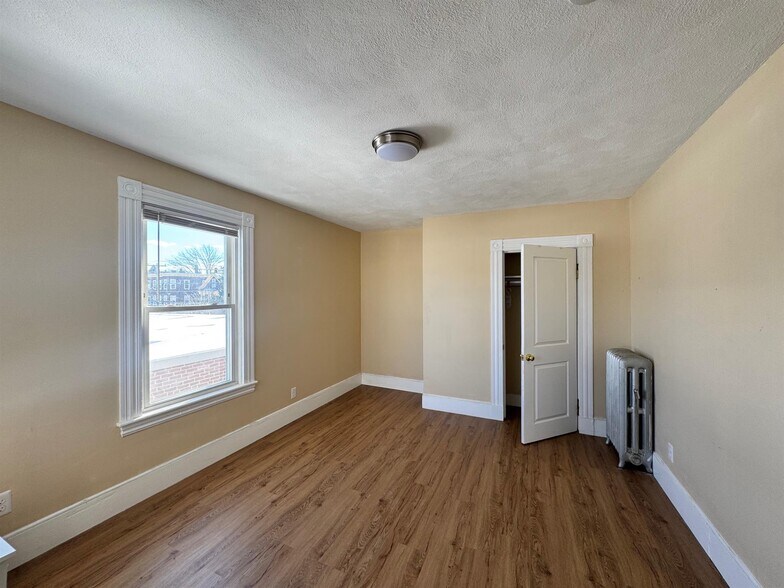 Building Photo - 51 Beacon St