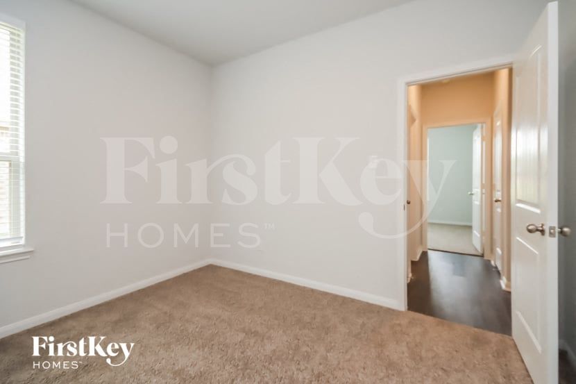 Building Photo - 119 Lk Wy Cir