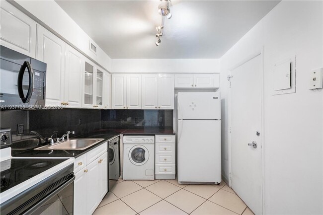 Building Photo - 6770 Indian Creek Dr