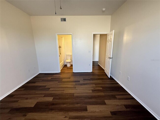 Building Photo - 12653 Longcrest Dr