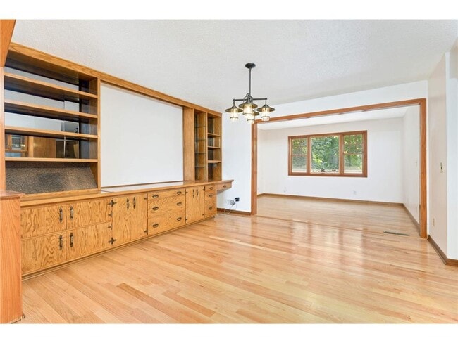 Building Photo - 5867 Central Ave NE