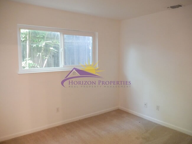 Building Photo - Beautiful 3 Bed 2 Bath 1,543 Sq. Ft. home ...