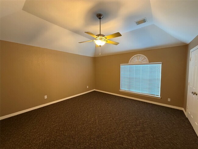 Building Photo - 9110 Prairie Trails Dr