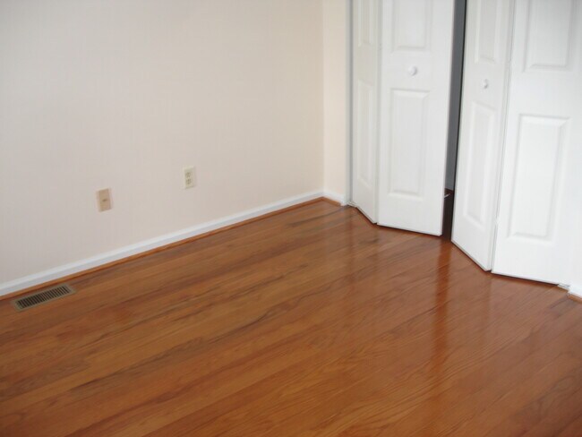 Building Photo - 302 Armour St