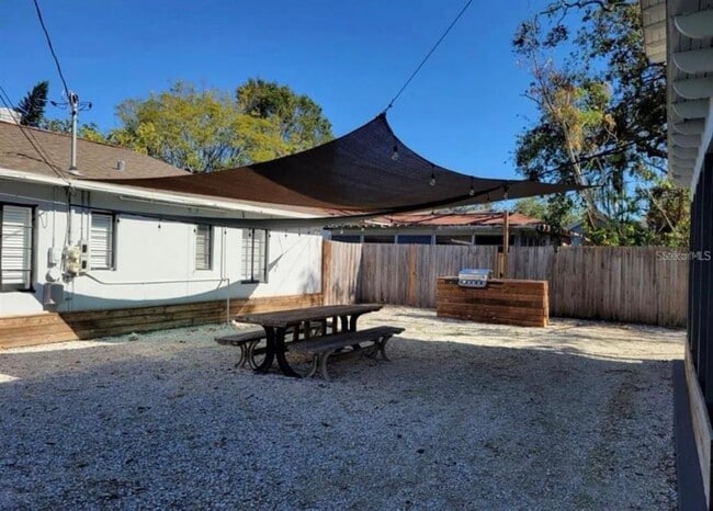 Building Photo - 330 20th Ave S