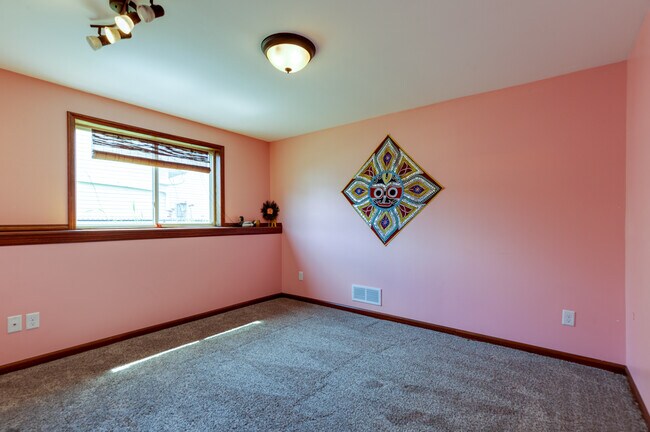 Building Photo - 6311 Fairway Dr NW