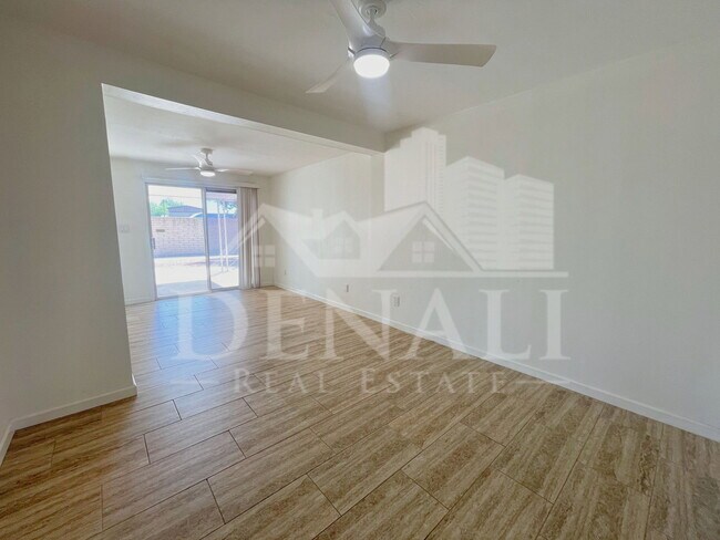 Building Photo - 2401 E Meadowbrook Ave