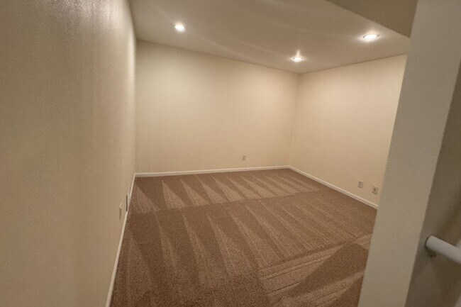 Building Photo - MOVE-IN SPECIAL! $500 OFF FIRST MONTH'S RENT! Large Townhome in North Ames