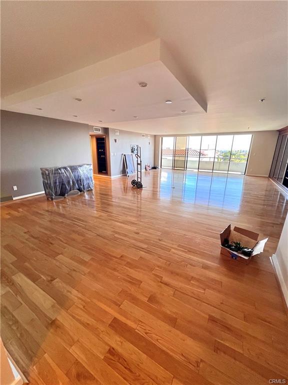 Building Photo - 10660 Wilshire Blvd