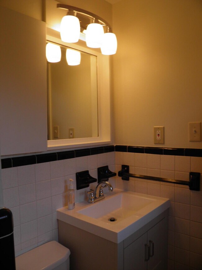 Building Photo - 103 Alden Dr