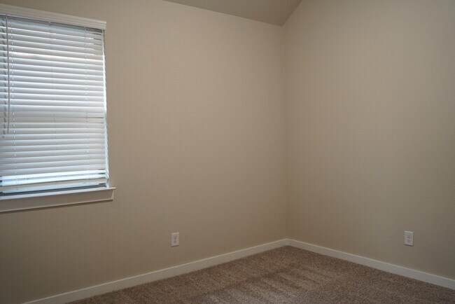 Building Photo - 3023 Jackmans Diamond