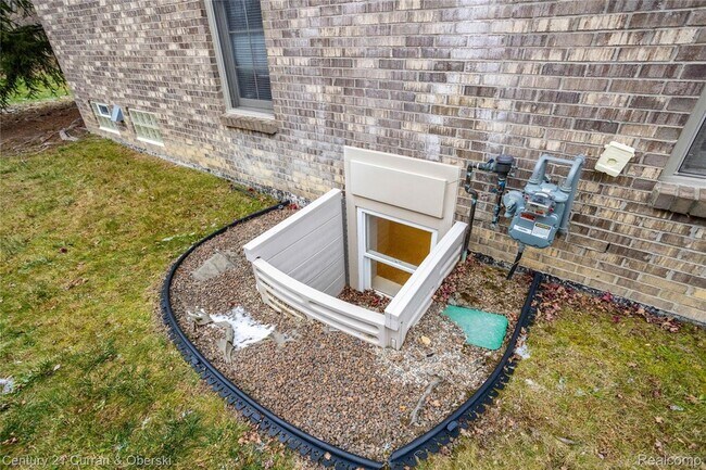 Building Photo - 42104 Echo Forest Dr