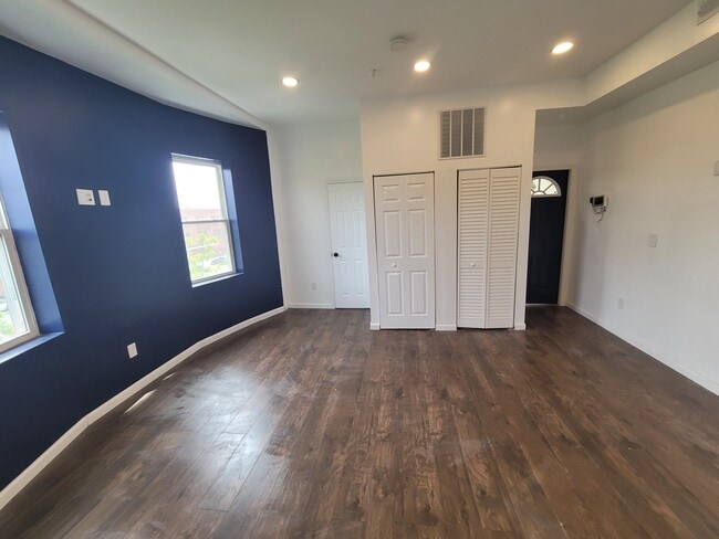 Building Photo - The Jefferson Apartment