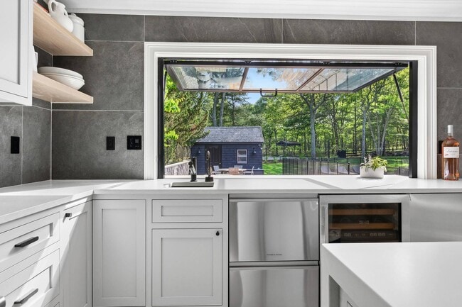 Building Photo - 110 Merchants Path