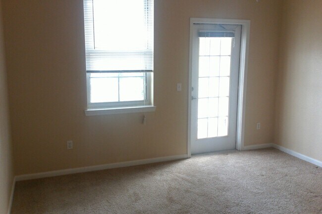 Building Photo - 1 Bedroom Condo in Downtown