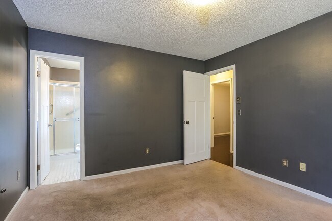 Building Photo - 824 Kimball Rd