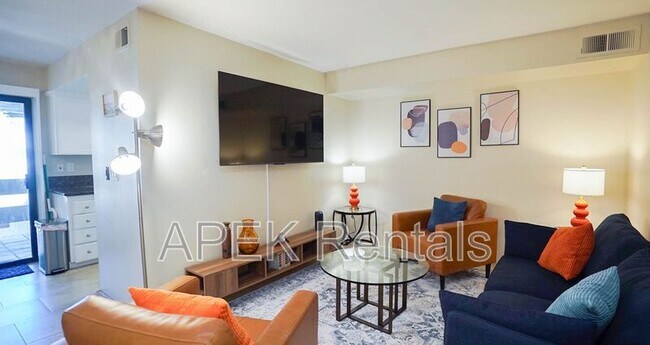 Building Photo - 5301 E Waverly Dr