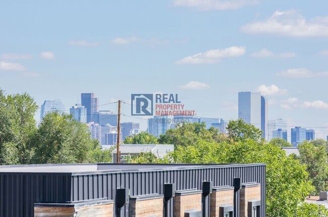 Building Photo - 1262 Yates St