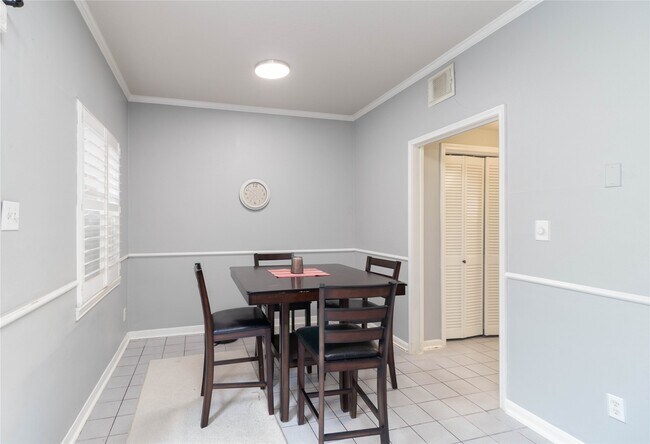 Building Photo - 1404 Walnut Bend Ln