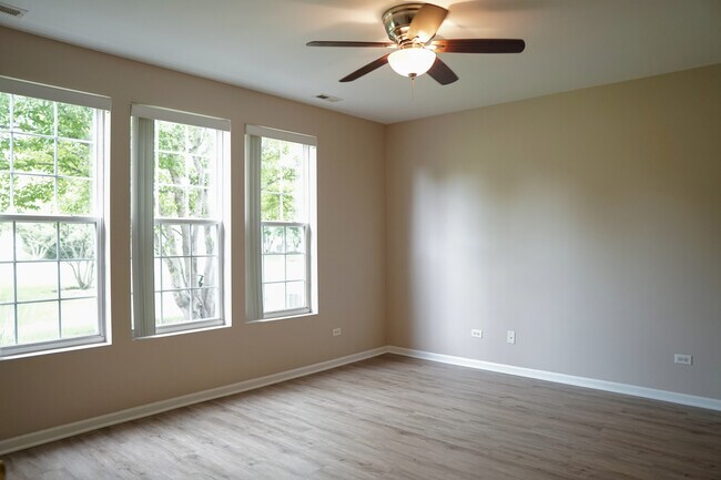 Building Photo - 1574 Millbrook Dr