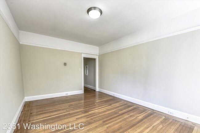 Building Photo - 2351 Washington St