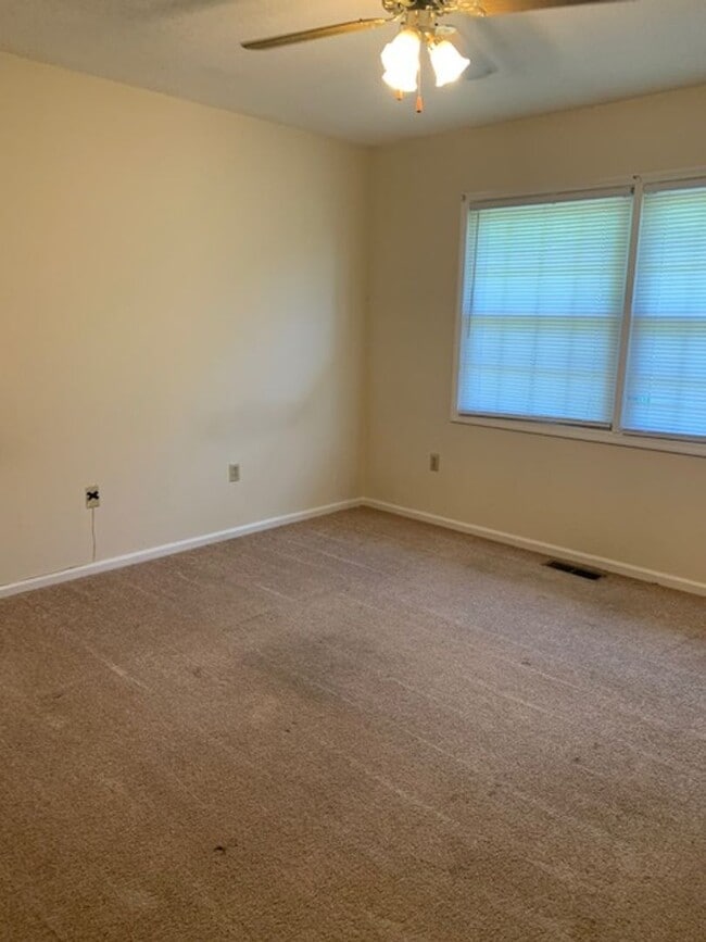 Building Photo - Condo in Roanoke Rapids Located Near Inter...