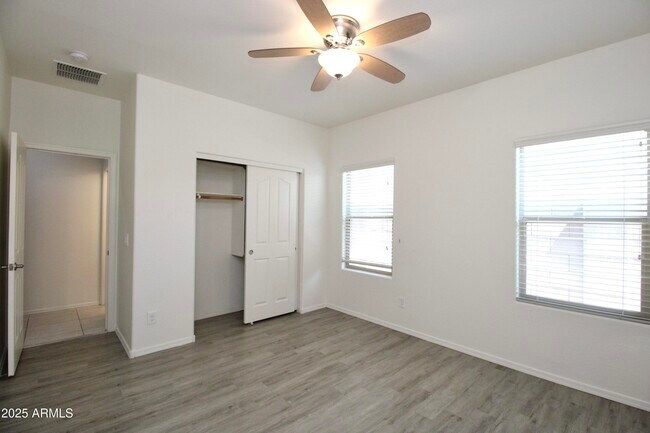 Building Photo - 1819 W Bonanza Dr