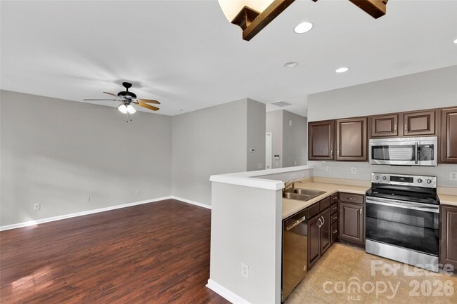 Building Photo - 11054 Dixie Hills Dr