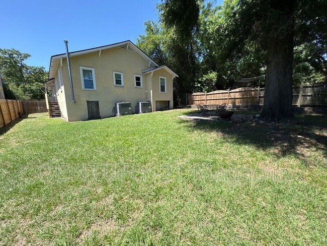 Building Photo - 1112 Troupe St