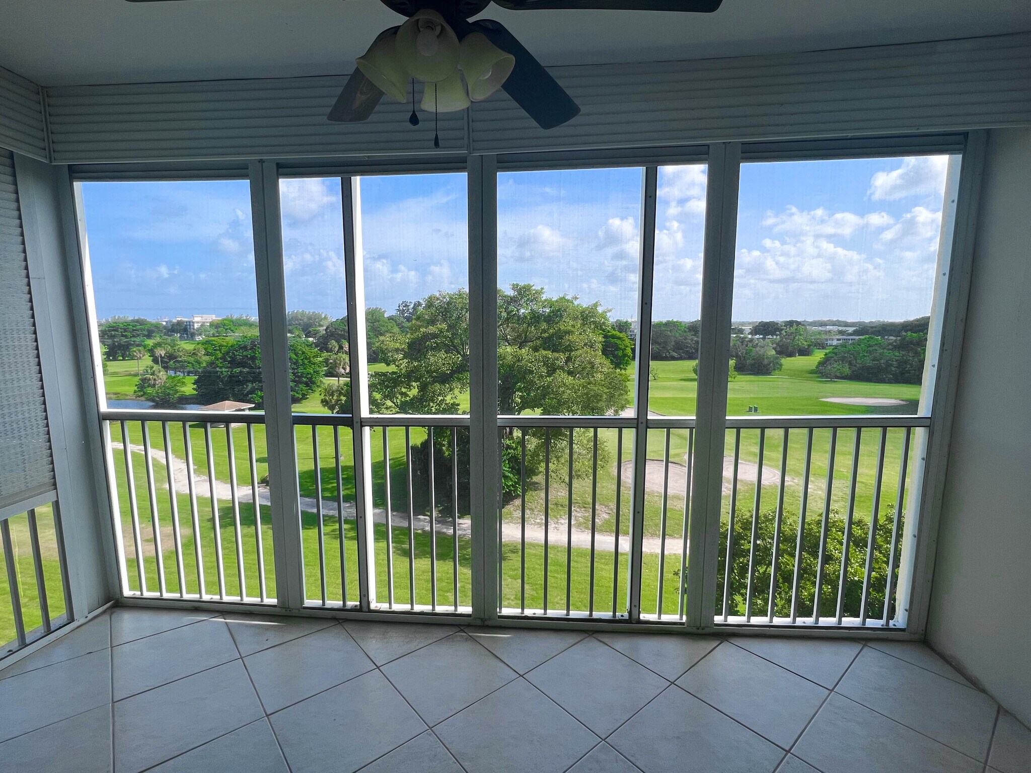 Building Photo - 3150 N Palm Aire Dr