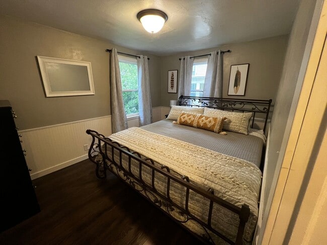 Building Photo - 1831 S Oneida St