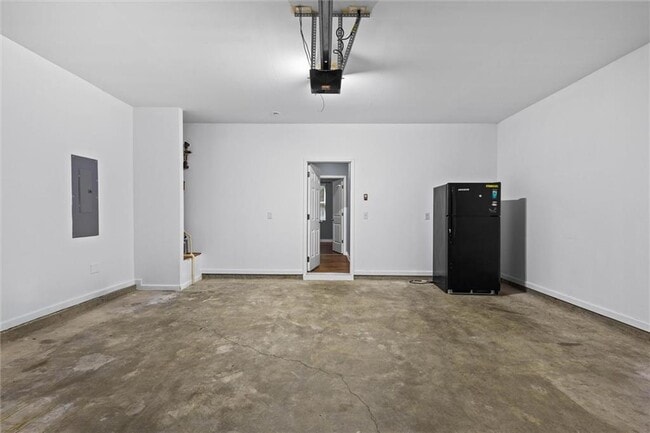 Building Photo - 407 Aviary Ln