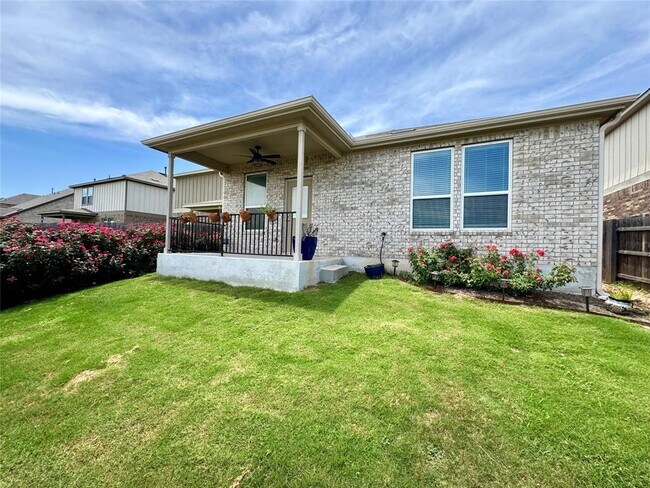 Building Photo - 546 Pepperbark Loop