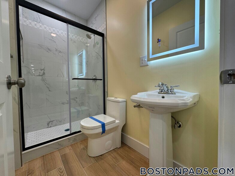 Building Photo - 7 Carson St