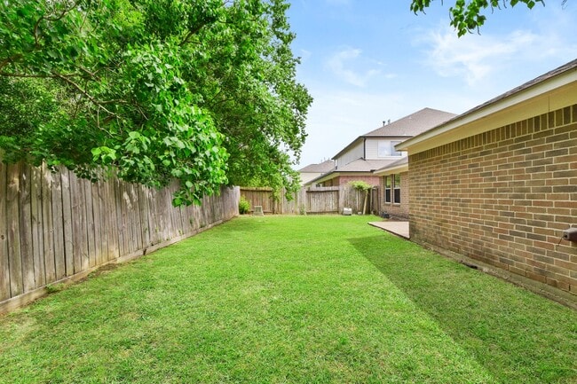 Building Photo - Open Living, Great Layout, Prime Location